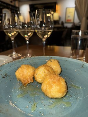 CRÚ Food & Wine Bar by null