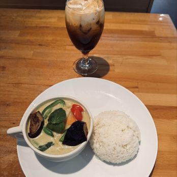 Thai Table Restaurant and Bar - Green Curry and Thai tea - Salad Near Me - Houston, Texas Thai Table Restaurant and Bar - Green Curry and Thai tea - Salad Near Me - Houston, Texas