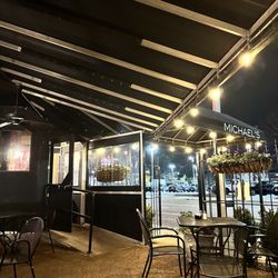 Michael's Bar & Grill - Dog friendly patio