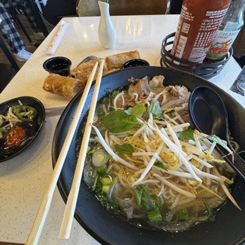 Em Que Viet - Brisket Pho and Egg Rolls - Vietnamese Near Me - Saint Paul, Minnesota Em Que Viet - Brisket Pho and Egg Rolls - Vietnamese Near Me - Saint Paul, Minnesota