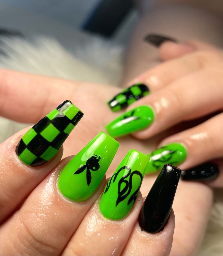Fantasy Nails Logo