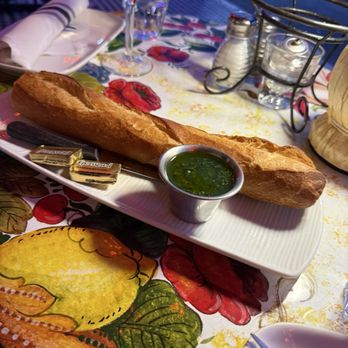 The Stinking Rose - Bread with garlic pesto - Italian Near Me - San Francisco, California The Stinking Rose - Bread with garlic pesto - Italian Near Me - San Francisco, California