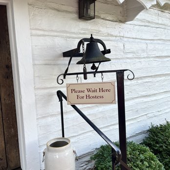 Michie Tavern - Landmarks & Historical Buildings Near Me - Charlottesville, Virginia Michie Tavern - Landmarks & Historical Buildings Near Me - Charlottesville, Virginia