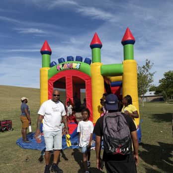 Mount Trashmore Park - Bouncy House for children - Parks Near Me - Virginia Beach, Virginia Mount Trashmore Park - Bouncy House for children - Parks Near Me - Virginia Beach, Virginia