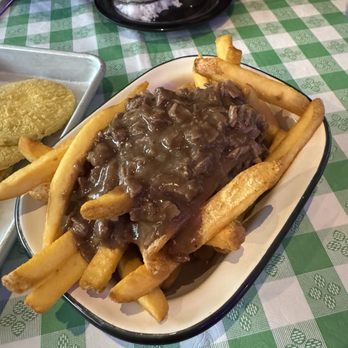 Daisy's Po' Boy and Tavern - debris fries - Cajun/Creole Near Me - Chicago, Illinois