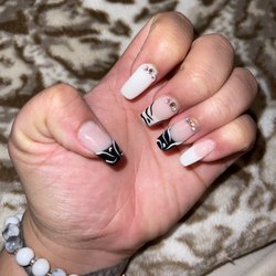 Grey Stone Nail Bar - I loved my nails, I been going to this bar salon multiple times now, but this one's were my favorites! This were made by Amy.