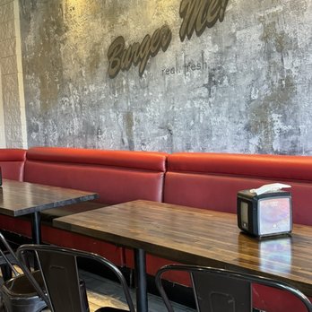 Burger Me - Burger me inside seating - Burgers Near Me - Truckee, California