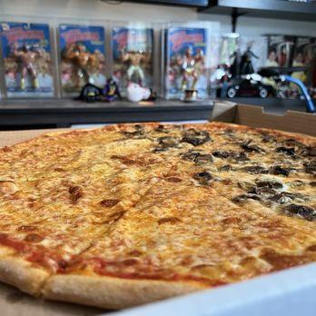 Evio's Pizza & Grill - XL pizza with half mushroom! - Pizza Near Me - North Miami, Florida