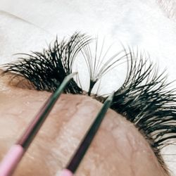 Beach Waves Salon & Lash Bar - Just a peak at this flawless little hand made volume fan by Brittany.