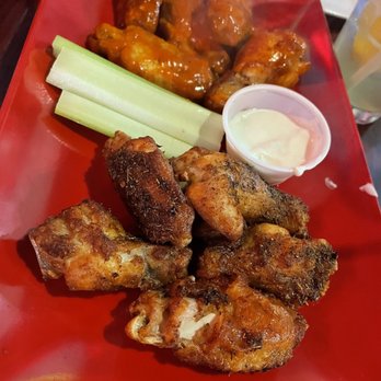 Longboards Restaurant & Bar - Jamaican wings (omg delish!) and buffalo hot wings-melted off the bone-these were good too. - Sandwiches Near Me - Salem, Massachusetts