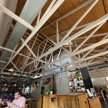 Café Bodega - Open and inviting atmosphere - American Near Me - Marquette, Michigan
