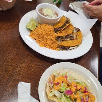 Leidy’s Kitchen - Salvadoran Near Me - Sherman, Texas