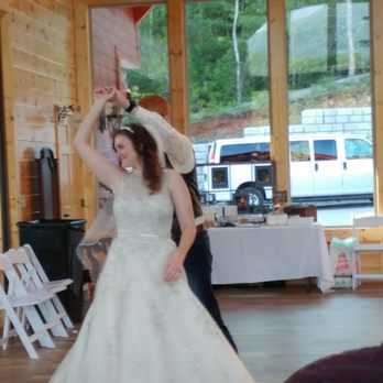 Spot Lyte Entertainment - a bride and groom dancing - DJs Near Me - Talbott, Tennessee Spot Lyte Entertainment - a bride and groom dancing - DJs Near Me - Talbott, Tennessee