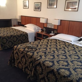 Hotel Ala - Very friendly and helpful front desk staff! Clean and updated room and toilet. - Hotels Near Me - Venezia, VE