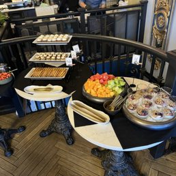 Fruit & Pastries