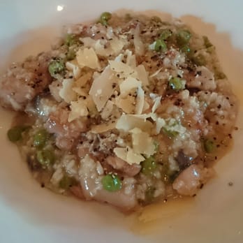 Union Bank Wine Bar - Under cooked, but nice tasting mushroom, leek, pea, and chicken risotto. - Wine Bars Near Me - Orange, NSW
