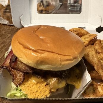 Buffalo Wild Wings - Bacon cheeseburger with potato wedges - American Near Me - Henderson, Nevada