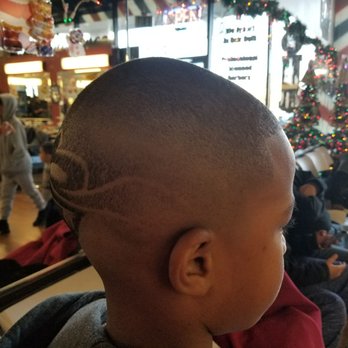 Martinez Barber Shop - Cyrus design - Barbers Near Me - Lancaster, California