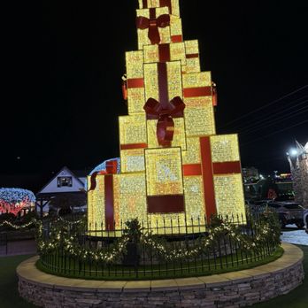 The Incredible Christmas Place - Gift Shops Near Me - Pigeon Forge, Tennessee The Incredible Christmas Place - Gift Shops Near Me - Pigeon Forge, Tennessee