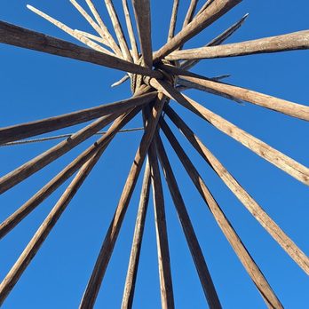 La Canada Teepee - Hiking Near Me - La Cañada Flintridge, California