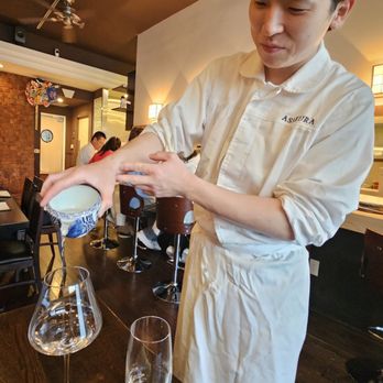 Asakura - Executive Chef Yoshida taking time out from the kitchen to facilitate a Sakè tasting - Japanese Near Me - Los Angeles, California
