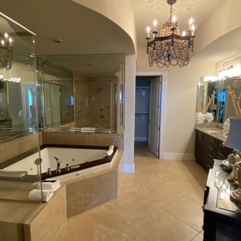 Spectrum - Turquoise Place - Master Bathroom - Vacation Rental Agents Near Me - Orange Beach, Alabama