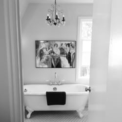 The Willows Bed & Breakfast - Shared suite/apartment bathroom! So beautiful.