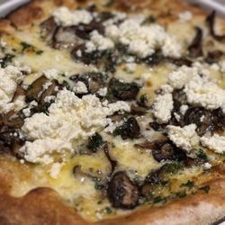 Ty’s Roadside - Mushroom pizza