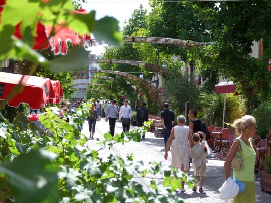 Bercy Village by null