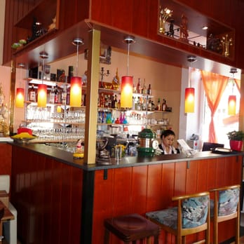 Tonsai Thai-Restaurant - Gleich neben dem Eingang haben wir im 1.Gastraum einen Bartresen eingerichtet - Thai Near Me - Berlin, BE Tonsai Thai-Restaurant - Gleich neben dem Eingang haben wir im 1.Gastraum einen Bartresen eingerichtet - Thai Near Me - Berlin, BE