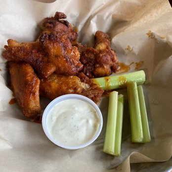 Long Trail Brewing Company - Mouth-watering and crispy buffalo wings! - Breweries Near Me - Bridgewater, Vermont Long Trail Brewing Company - Mouth-watering and crispy buffalo wings! - Breweries Near Me - Bridgewater, Vermont