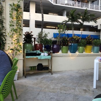 Petralunga - Love the atmosphere here. - Pizza Near Me - Miami, Florida