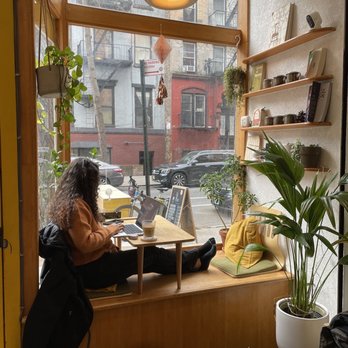 Le Phin - Cute window seat - Coffee & Tea Near Me - New York, New York