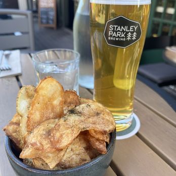 Stanley Park Brewing - Homestyle kettle chips and tangerine sour beer - Brewpubs Near Me - Vancouver, British Columbia Stanley Park Brewing - Homestyle kettle chips and tangerine sour beer - Brewpubs Near Me - Vancouver, British Columbia