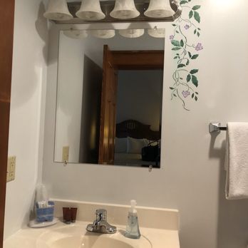Town Hall Inn - Bathroom - Hotels Near Me - Lead, South Dakota Town Hall Inn - Bathroom - Hotels Near Me - Lead, South Dakota