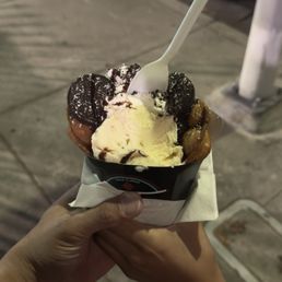 Bubble Waffle Cookie Monster with vanilla ice cream Bubble Waffle Cookie Monster with vanilla ice cream