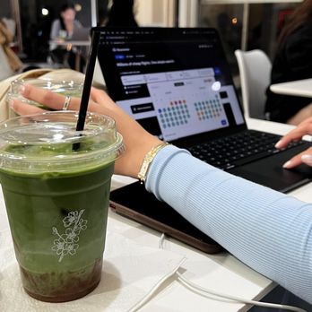 Vivot Craft Cafe - Matcha latte w/ oat milk and strawberry matcha - Bubble Tea Near Me - Fullerton, California