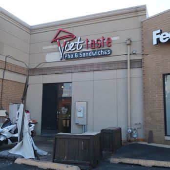 Viet Taste - Less appealing rear entrance off of Irving Park Road. - Vietnamese Near Me - Norridge, Illinois Viet Taste - Less appealing rear entrance off of Irving Park Road. - Vietnamese Near Me - Norridge, Illinois