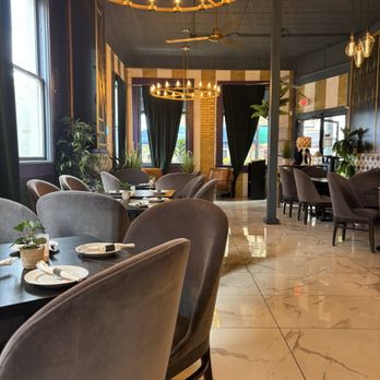 The Wildflower - Wildflower dining room - Cocktail Bars Near Me - Sanford, Florida