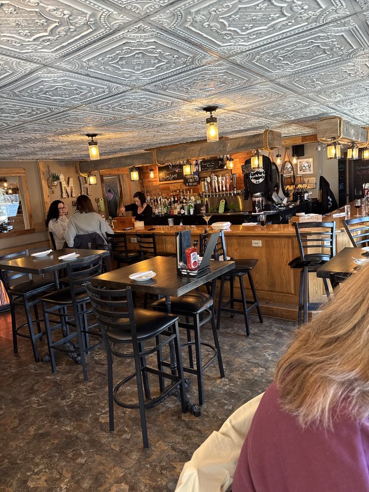 Mountain House Tavern & Grill