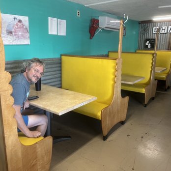 Jojo’s Shack - Look how adorable and cheery the booths are! - American Near Me - Eldorado, Texas