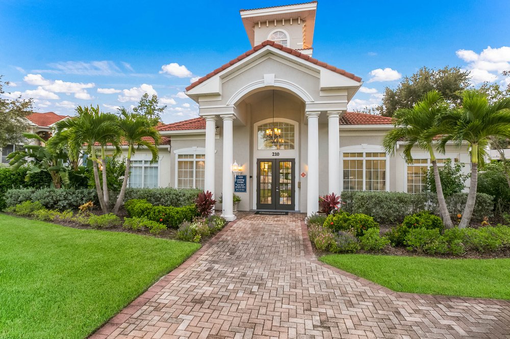 210 WATERMARK 65 Photos & 10 Reviews Apartments 210 3rd St W