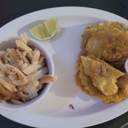 Cod with onions and fried plantains Cod with onions and fried plantains