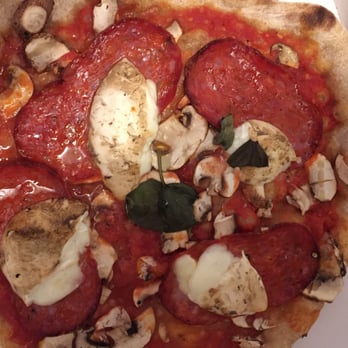 Gusto - Pizza du jour: salami piquante-mozza fumée-champignons-basilique - Italian Near Me - Paris, 75 Gusto - Pizza du jour: salami piquante-mozza fumée-champignons-basilique - Italian Near Me - Paris, 75