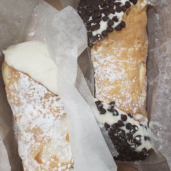 Mike's Pastry - Chocolate Chip dipped and Regular Cannoli. So good! - Bakeries Near Me - Boston, Massachusetts Mike's Pastry - Chocolate Chip dipped and Regular Cannoli. So good! - Bakeries Near Me - Boston, Massachusetts