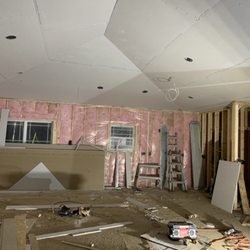 Alanis Brothers Drywall - Putting drywall on the living room