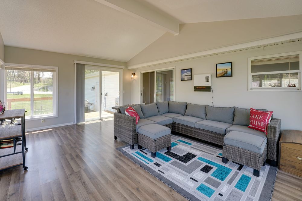 RED INDULGENCE RENTAL Updated September 2024 9840 S Clearwater St