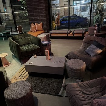 Moxy Portland Downtown - Lobby - Hotels Near Me - Portland, Oregon Moxy Portland Downtown - Lobby - Hotels Near Me - Portland, Oregon