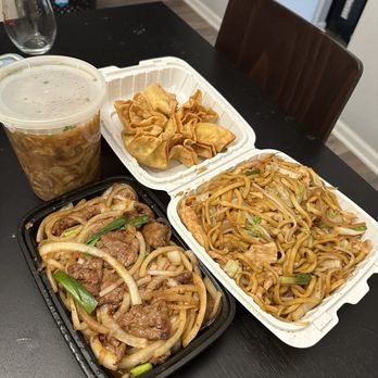 Happy Wok - Chicken Lo Mein - Chinese Near Me - Ann Arbor, Michigan