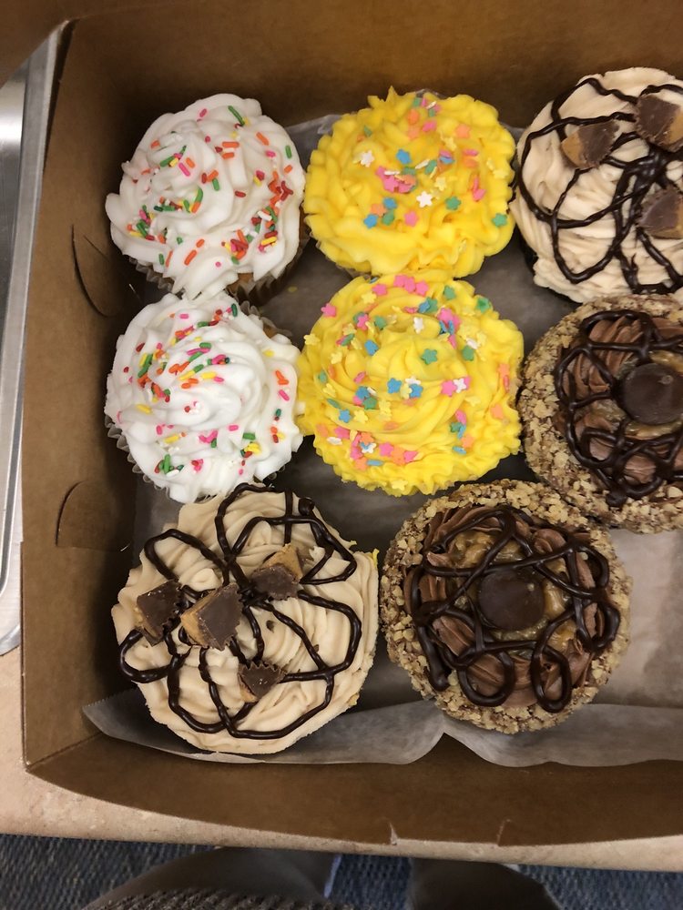 The Donut Hole Logo